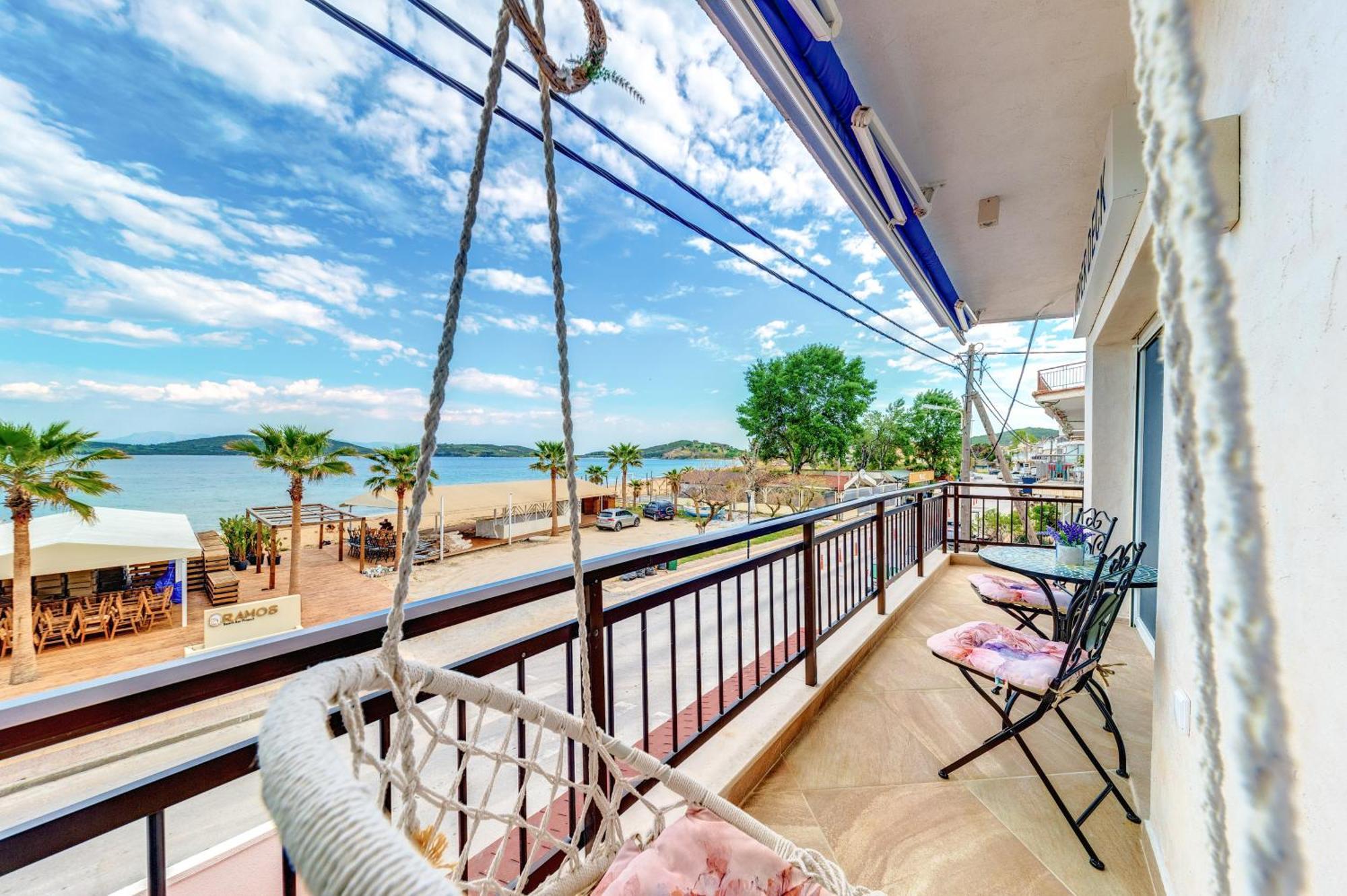 Upper Deck Apt. Apartman Néa Péramos Kültér fotó